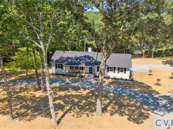 379 Mallard Drive , Hardyville, VA 23070