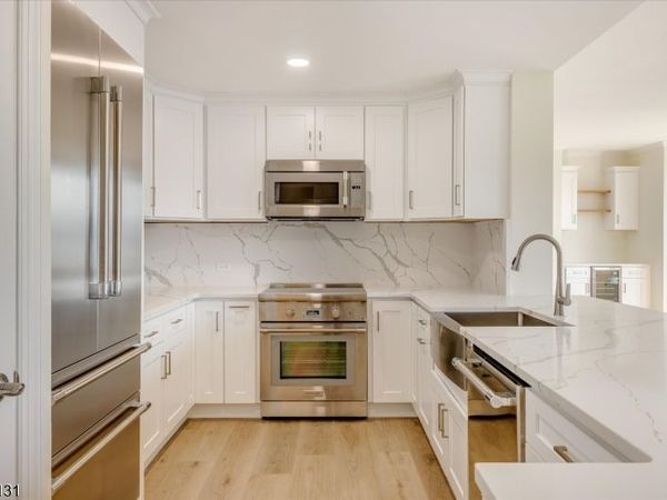 6315 City Pl, Edgewater, NJ 07020