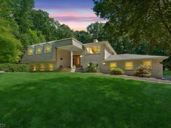 15 Sugar Hill Rd, Kinnelon, NJ 07405