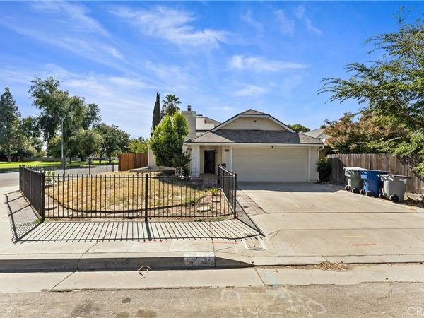 2521 N Selland Avenue, Fresno, CA 93722