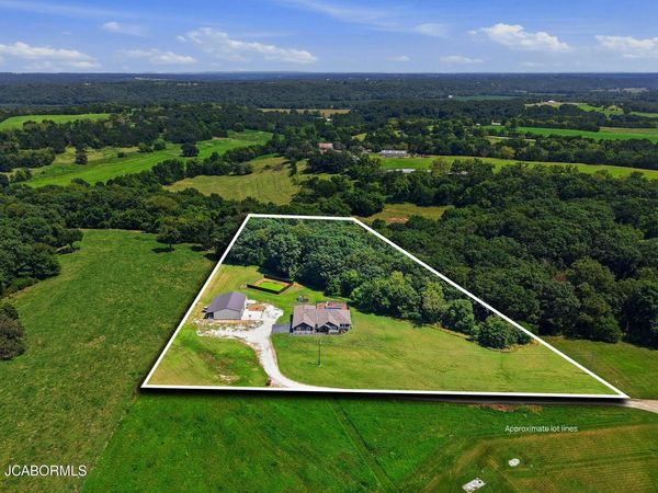 8902 S ROCK CREEK COURT, Jefferson City, MO 65101