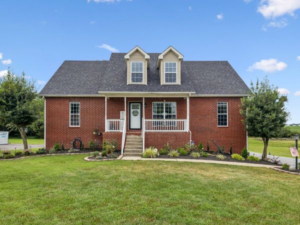 911 College St , Portland, TN 37148