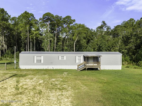 17427 Gardenia Street, Kiln, MS 39556