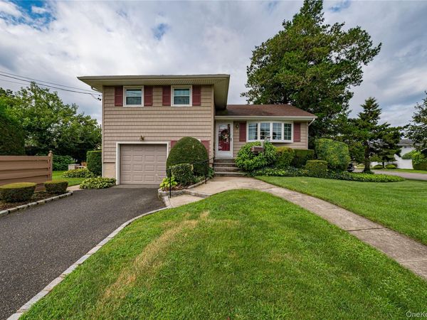 14 Westmoreland Road , Hicksville, NY 11801