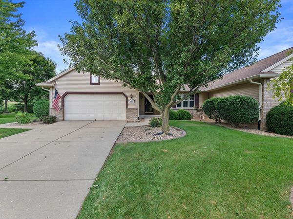 N66W15406 Raven Way Dr, Menomonee Falls, WI 53051