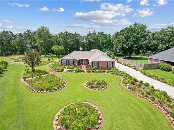 18382 WISTERIA Drive, Ponchatoula, LA 70454