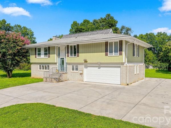 706 Springdale Road, Statesville, NC 28677