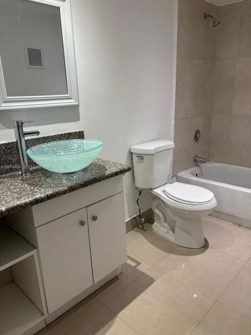 6990 NW 186th St , Unit 4-515, Hialeah, FL 33015 Photo