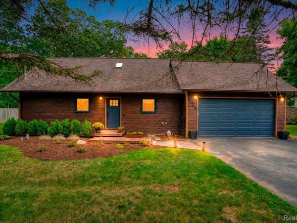 8845 River Valley Road, Hamburg Township, Mi 48116