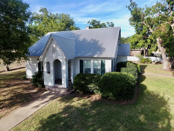 1108 N Reilley Street, Goldthwaite, TX 76844