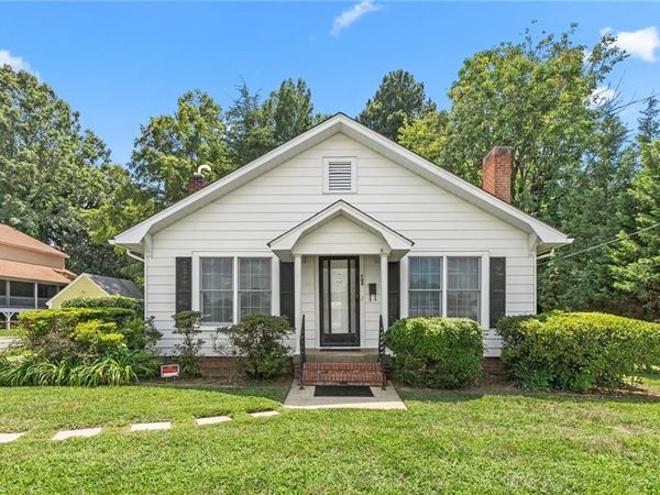 709 E Sunrise Avenue , Thomasville, NC 27360