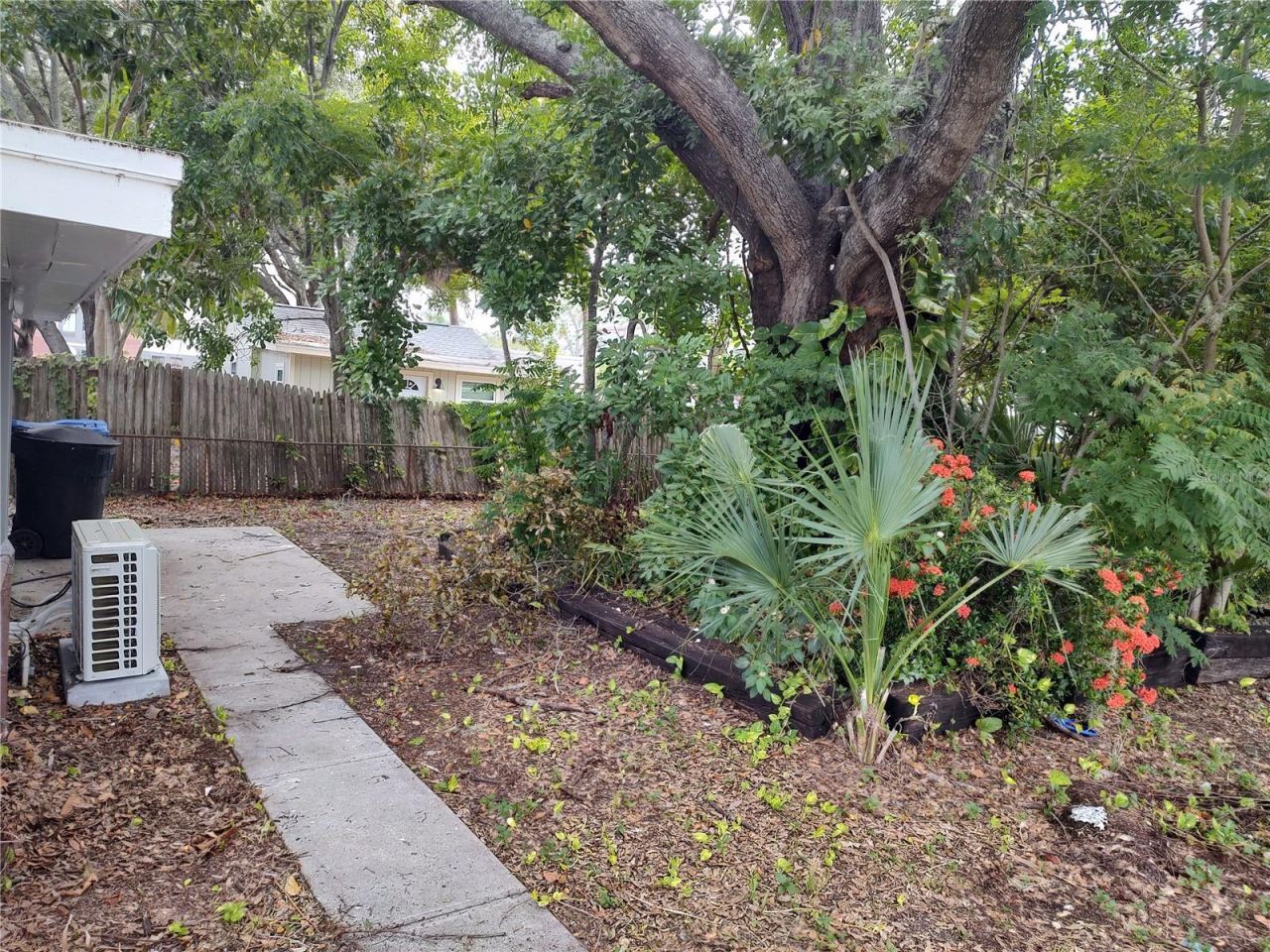 301 Mystic Lake Drive N, Saint Petersburg, FL 33702 Photo