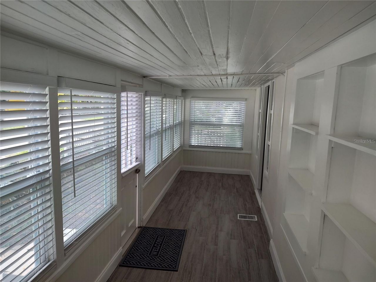 301 Mystic Lake Drive N, Saint Petersburg, FL 33702 Photo