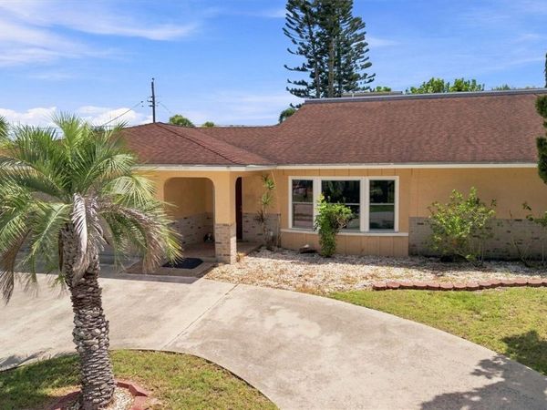 352 LAKE ROAD , VENICE, FL 34293