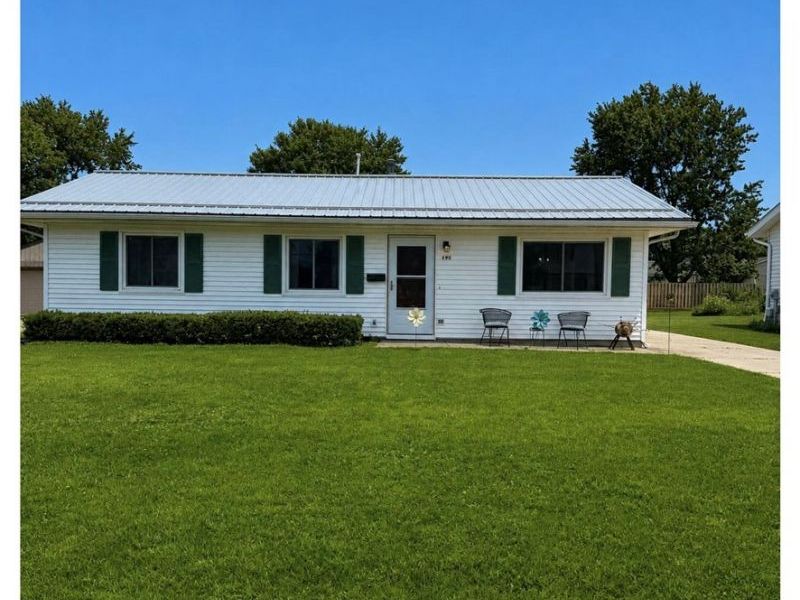 490 Myra Drive, Chardon, OH 44024 Photo 2