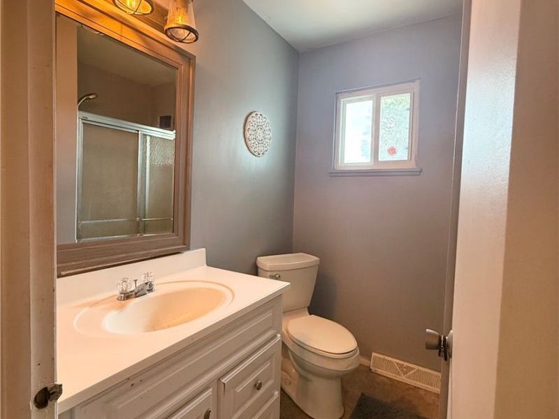 490 Myra Drive, Chardon, OH 44024 Photo 8