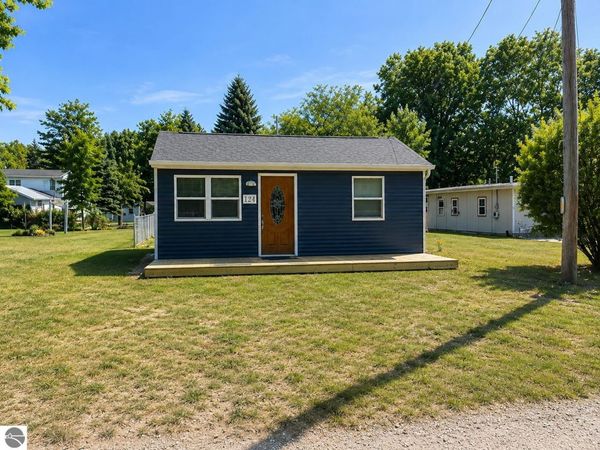 124 Wheeler N, Oscoda, MI 48750