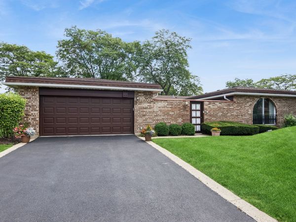 2417 Salceda Drive, Northbrook, IL 60062