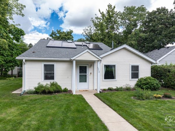 1912 Burlington Avenue , Lisle, IL 60532