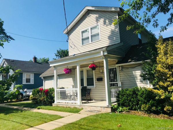 365 Sheridan Street , Westbury, NY 11590