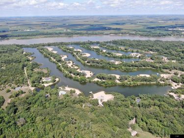 2334 Deer Hollow, Morse Bluff, NE 68648
