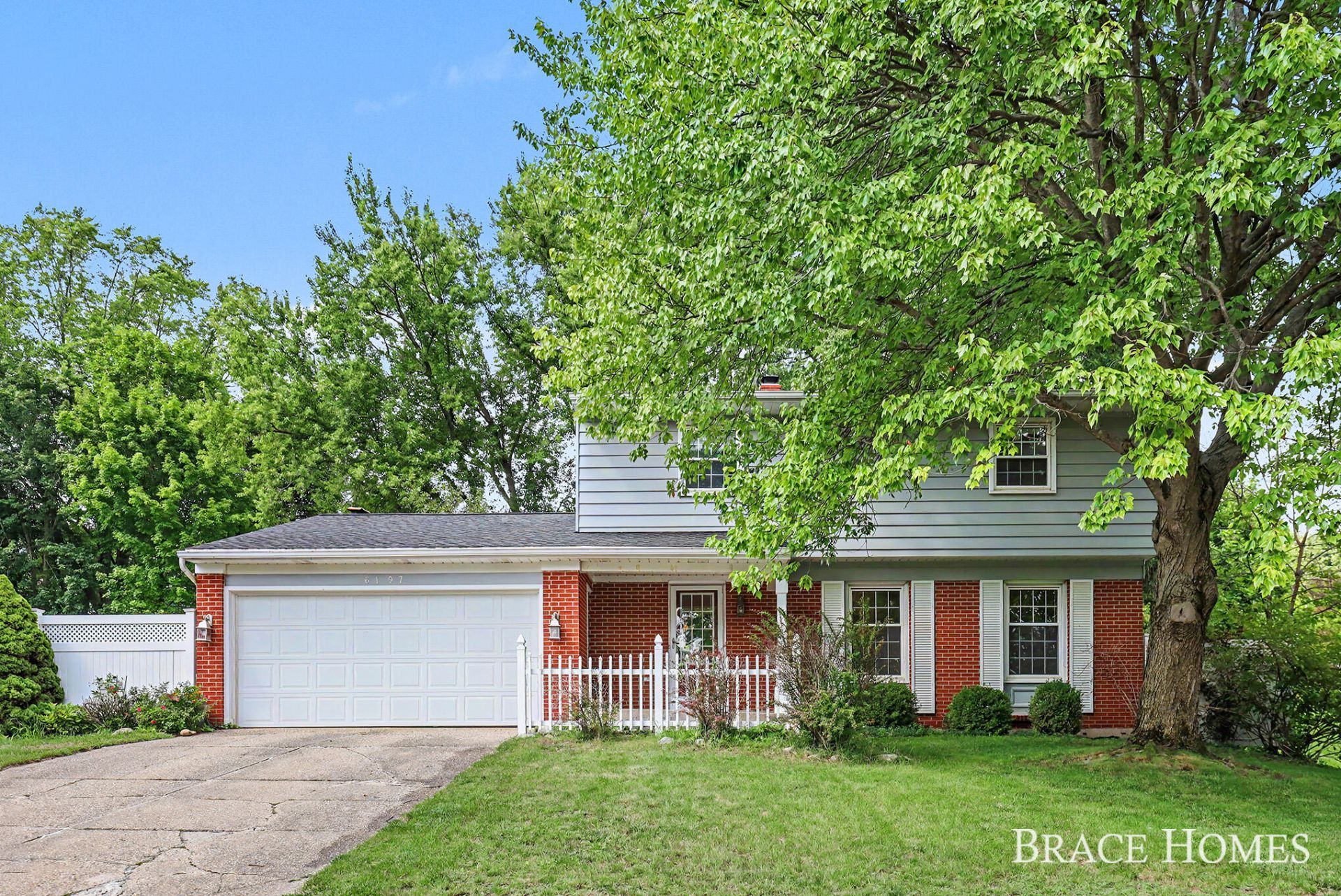 6197 Dunbarton Street Se, Ada, MI 49301 Main Photo