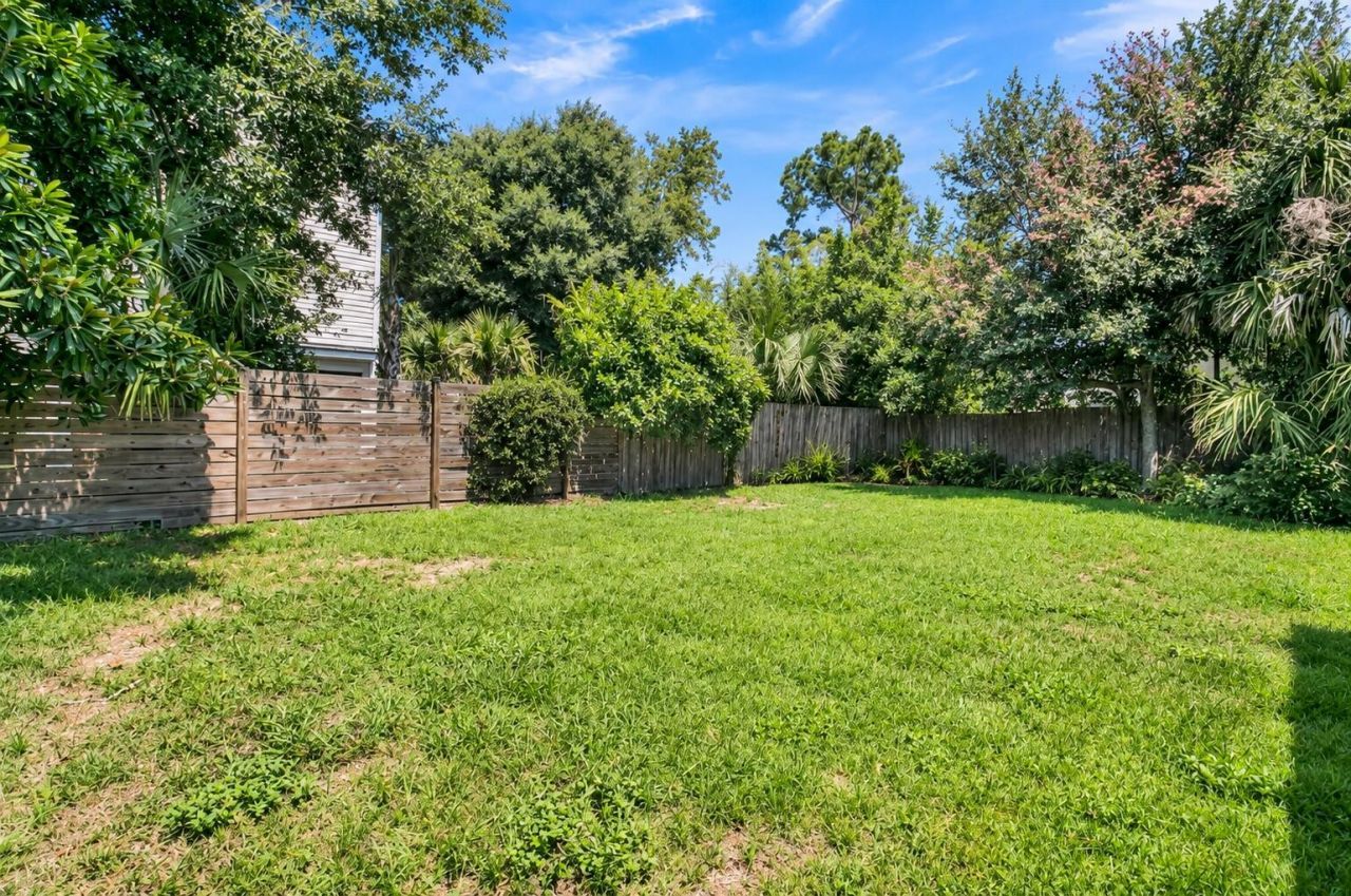 8 Hampton Place Photo 34
