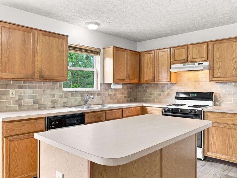 1544 Cottonwood Drive , Lewis Center, OH 43035 Photo 8
