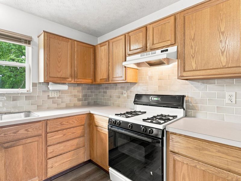 1544 Cottonwood Drive , Lewis Center, OH 43035 Photo 9