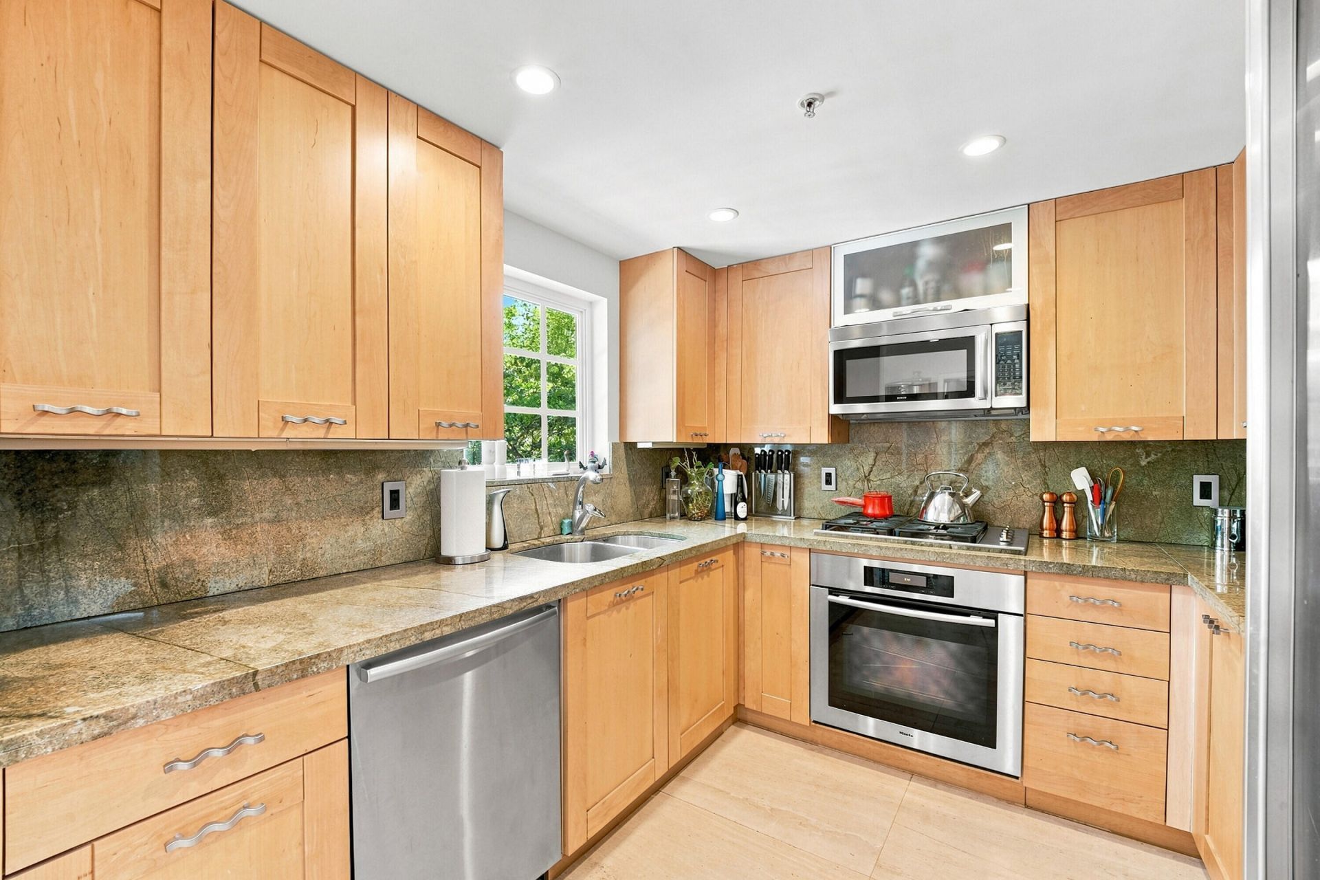 243 Meridian Avenue, Unit 113, Miami Beach, FL 33139 Photo