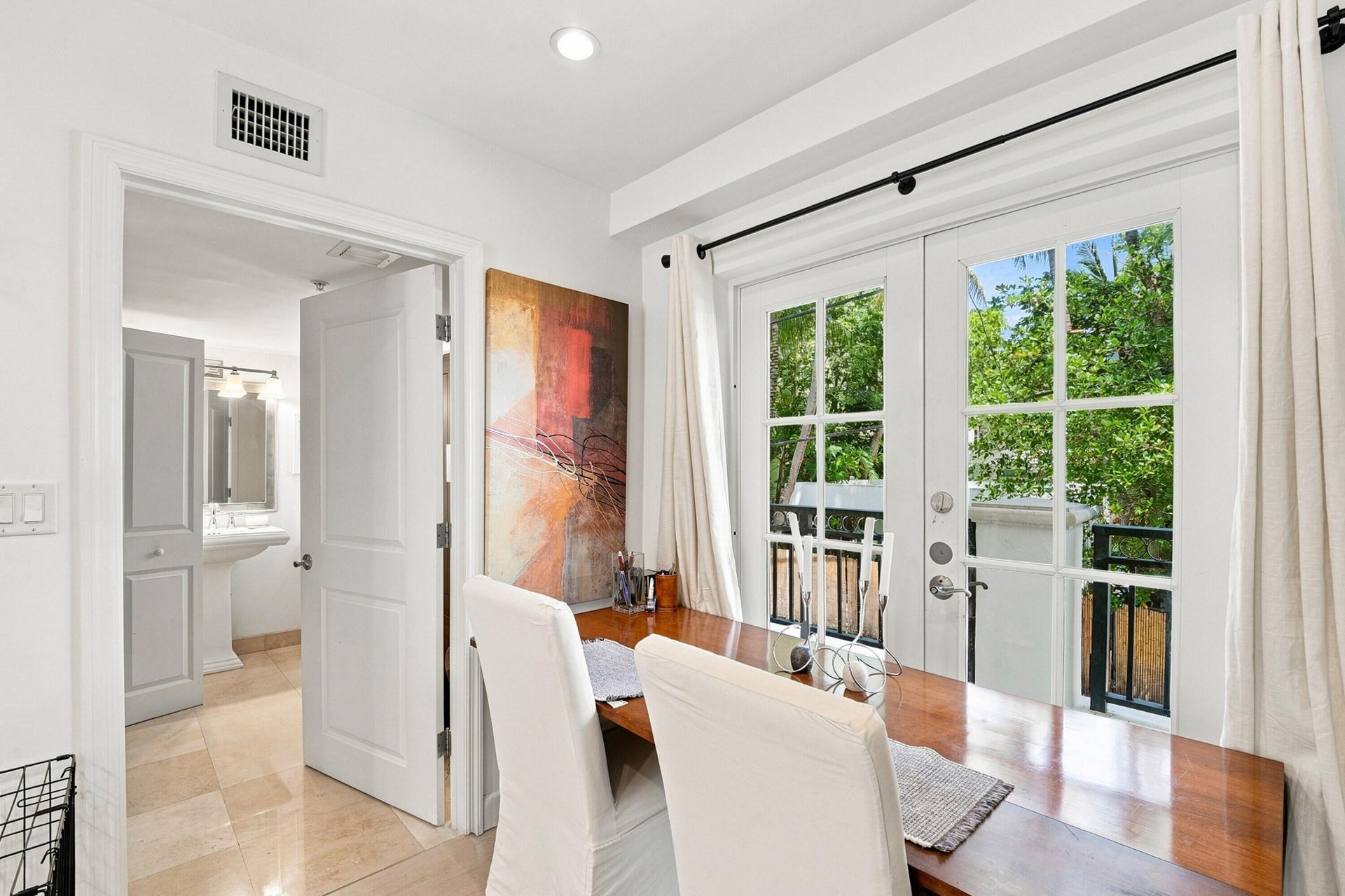 243 Meridian Avenue, Unit 113, Miami Beach, FL 33139 Photo
