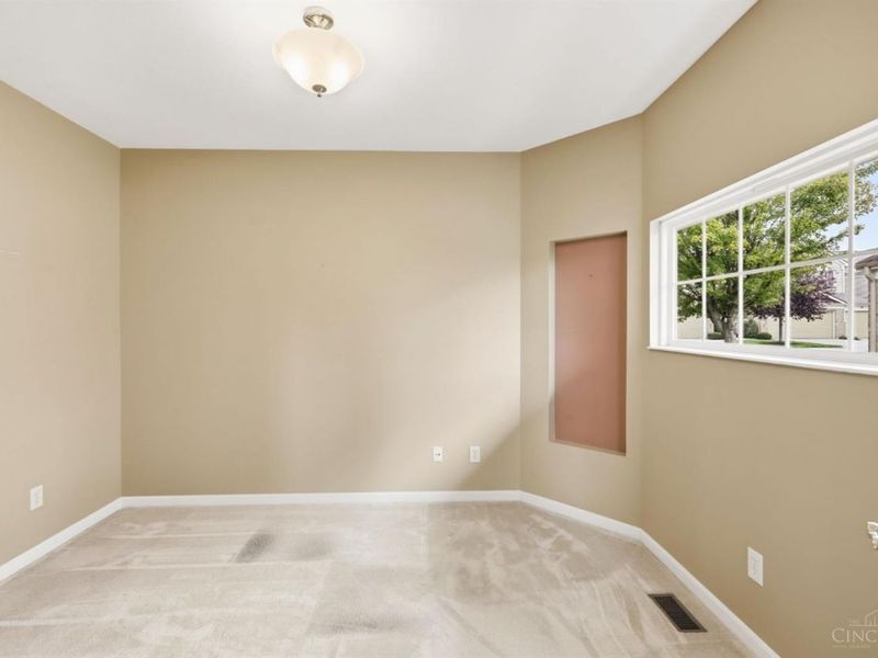 7886 Bridge Point Drive, Green Township, OH 45248 Photo 10