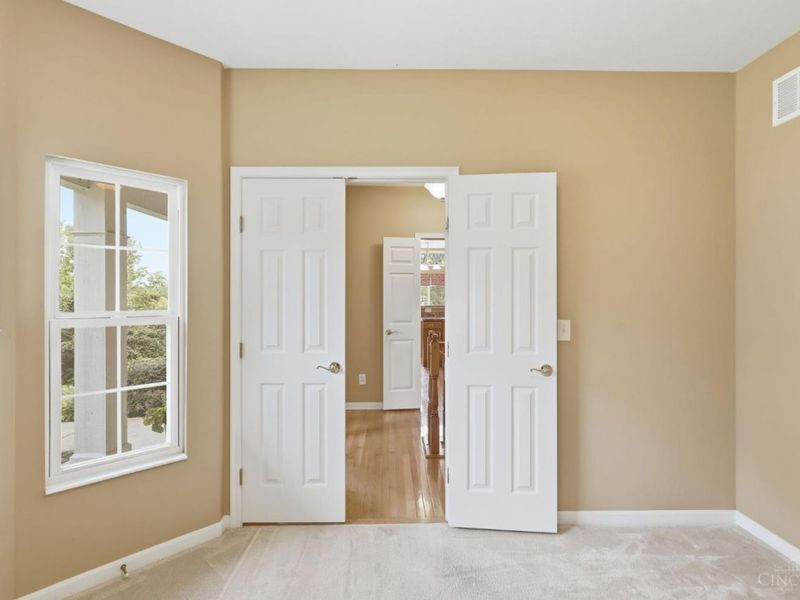 7886 Bridge Point Drive, Green Township, OH 45248 Photo 12