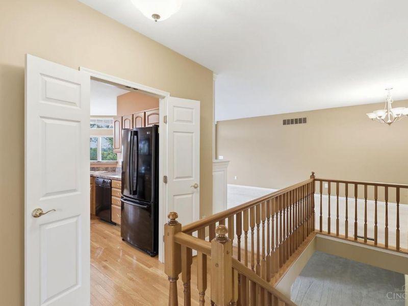 7886 Bridge Point Drive, Green Township, OH 45248 Photo 13