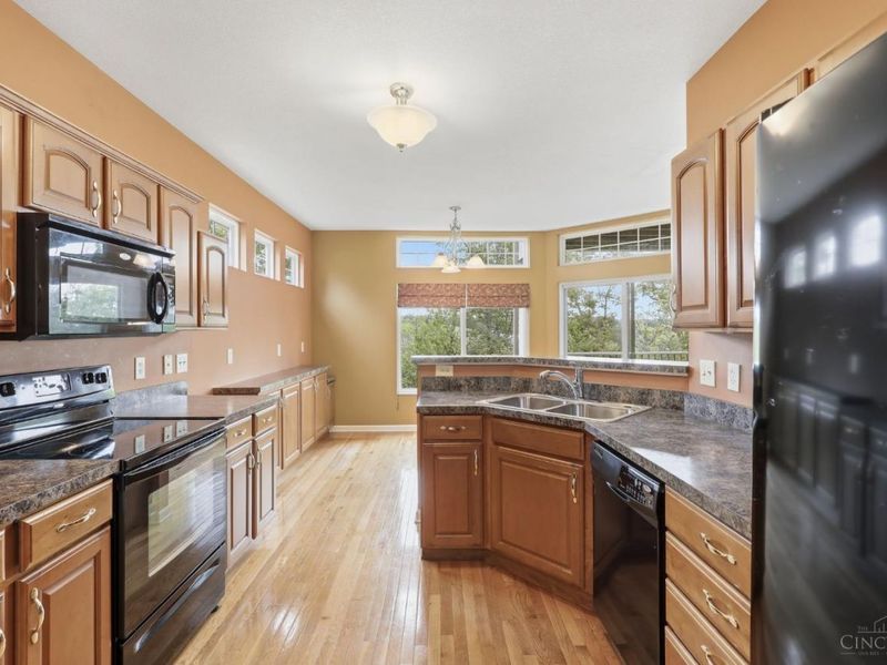 7886 Bridge Point Drive, Green Township, OH 45248 Photo 15