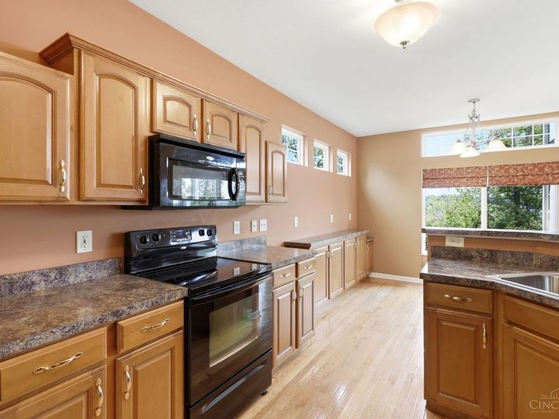 7886 Bridge Point Drive, Green Township, OH 45248 Photo 16