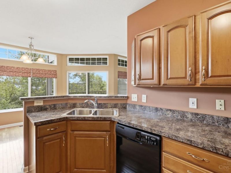7886 Bridge Point Drive, Green Township, OH 45248 Photo 17