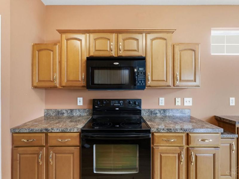 7886 Bridge Point Drive, Green Township, OH 45248 Photo 18