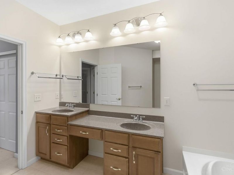 7886 Bridge Point Drive, Green Township, OH 45248 Photo 31