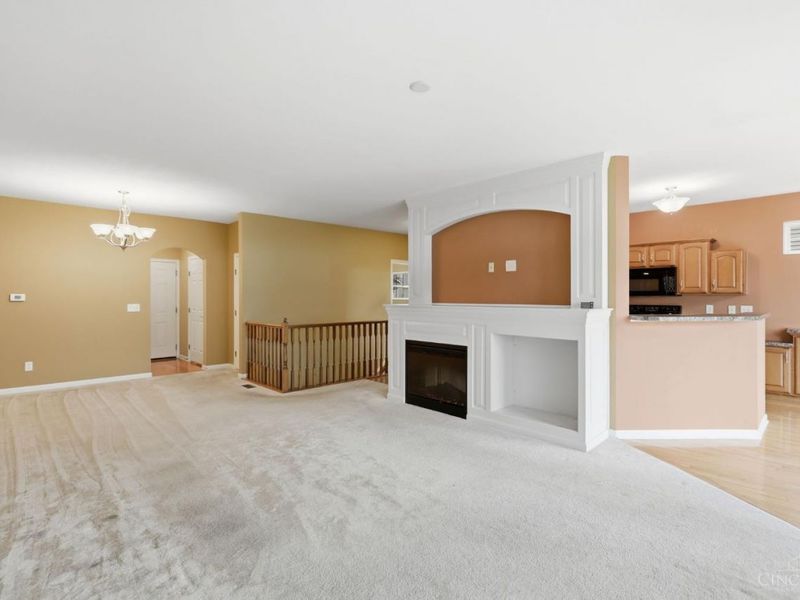 7886 Bridge Point Drive, Green Township, OH 45248 Photo 5