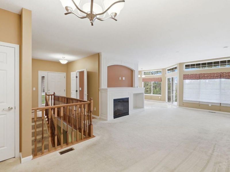 7886 Bridge Point Drive, Green Township, OH 45248 Photo 6