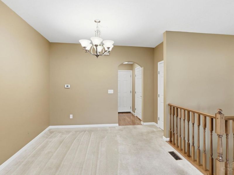 7886 Bridge Point Drive, Green Township, OH 45248 Photo 9