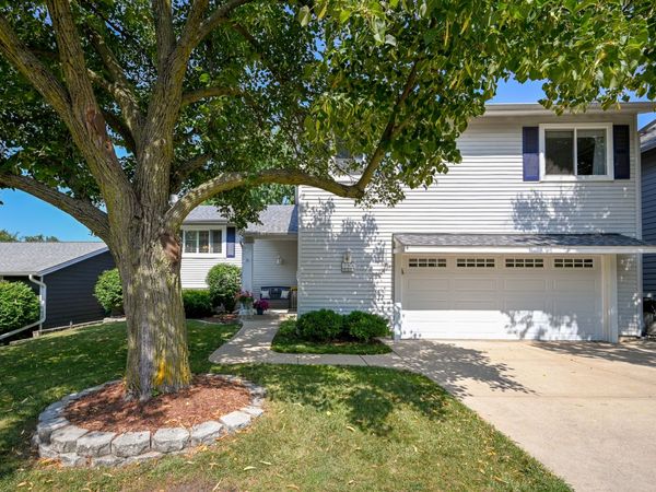 6930 Blue Flag Avenue, Woodridge, IL 60517