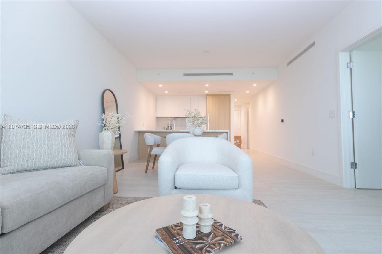 2411 Laguna Circle , Unit 1704, North Miami, FL 33181 Photo