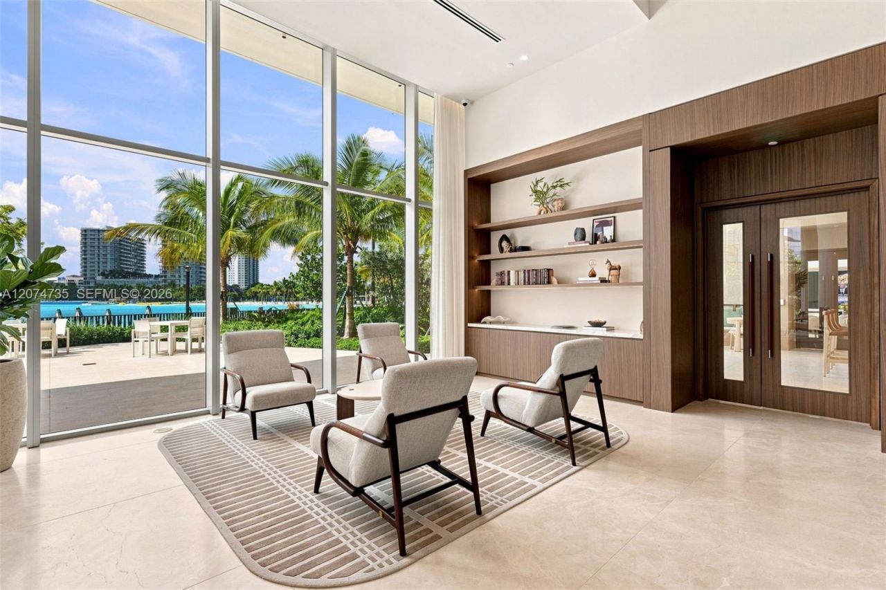 2411 Laguna Circle , Unit 1704, North Miami, FL 33181 Photo