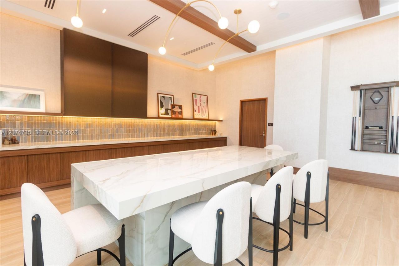 2411 Laguna Circle , Unit 1704, North Miami, FL 33181 Photo