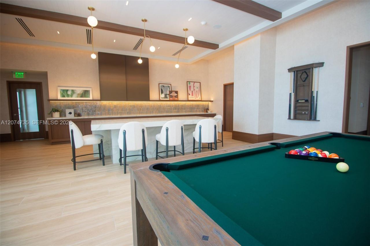 2411 Laguna Circle , Unit 1704, North Miami, FL 33181 Photo