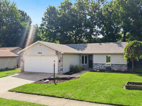 9816 Mustang Drive, Fort Wayne, IN 46825