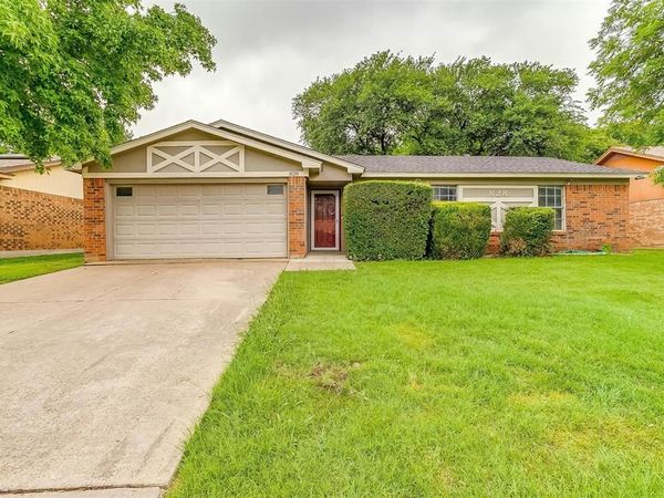 828 Lynne Lane, Burleson, TX 76028