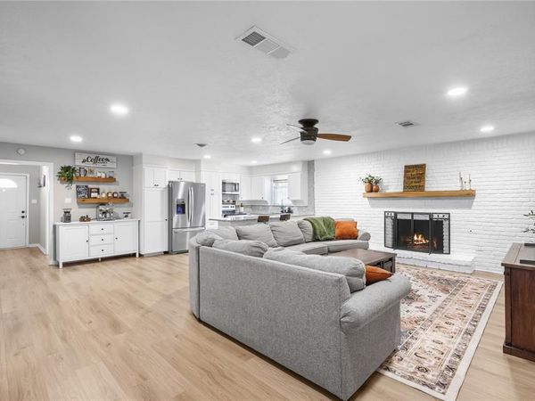 213 Wilshire Drive, Euless, TX 76040